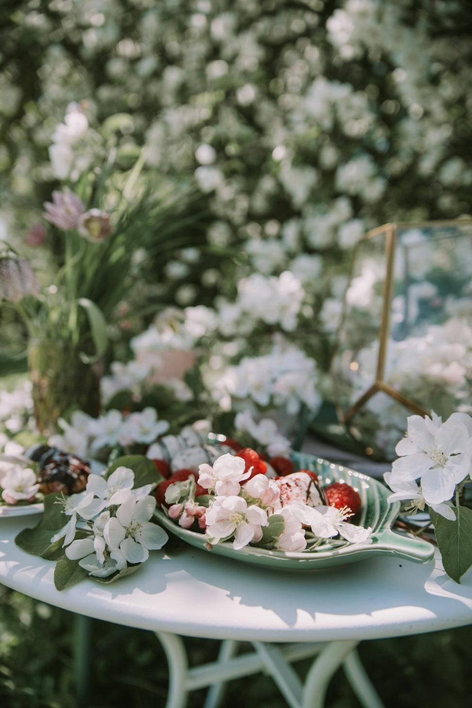 Floral aisle decoration for ceremony